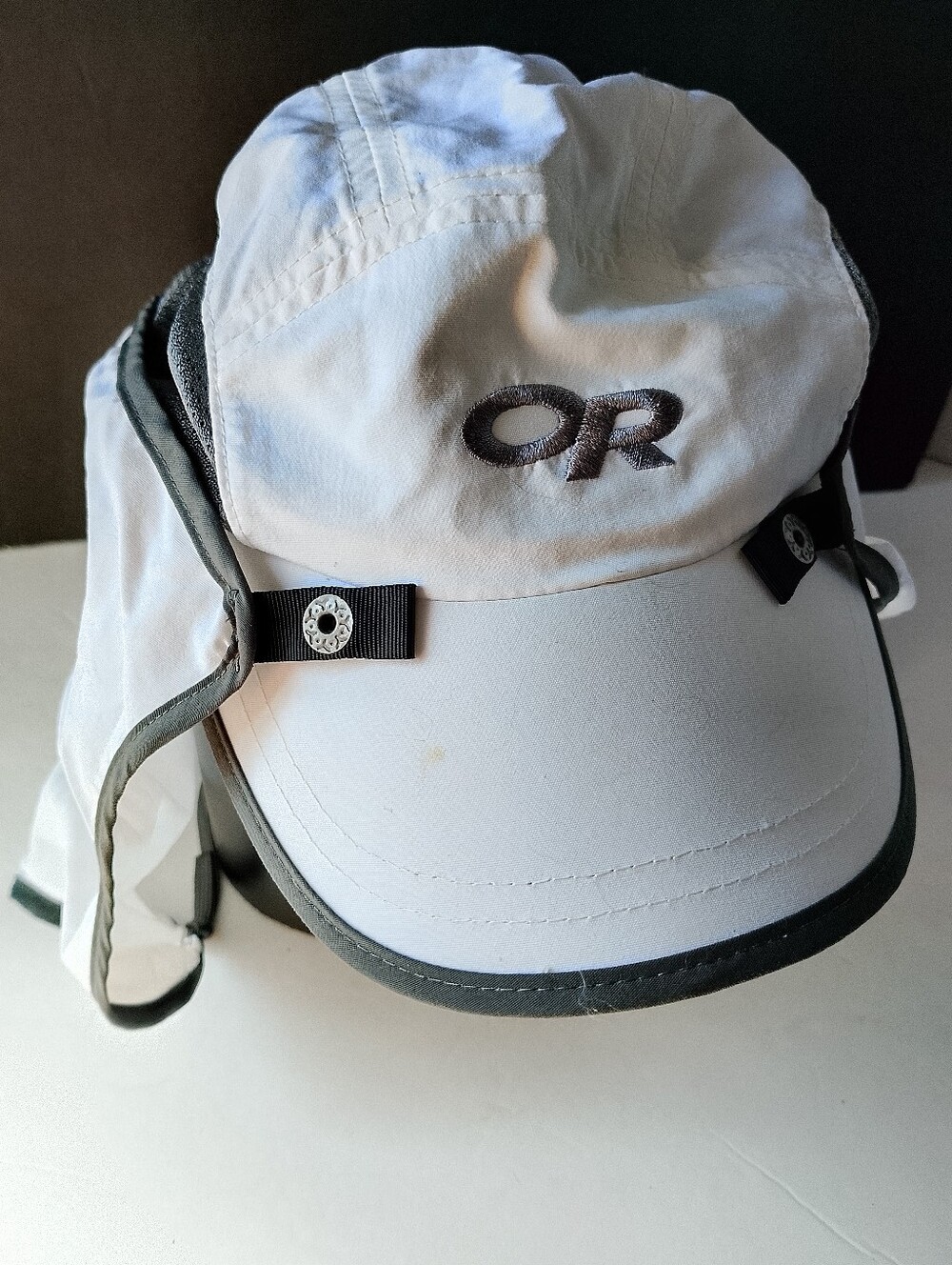 Outdoor Research White and Gray Sun Hat with Removable Neck Flap Large